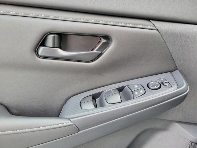 Photo of 2025 Super Black Nissan Sentra