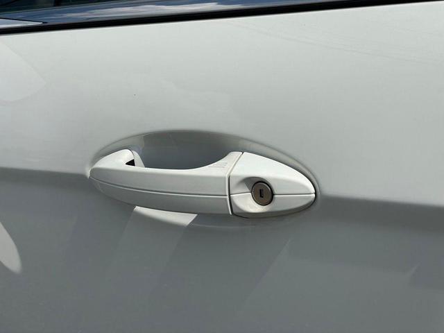 Photo of 2018 Diamond White Ford EcoSport