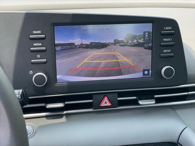 Photo of 2023 Shimmering Silver Hyundai ELANTRA