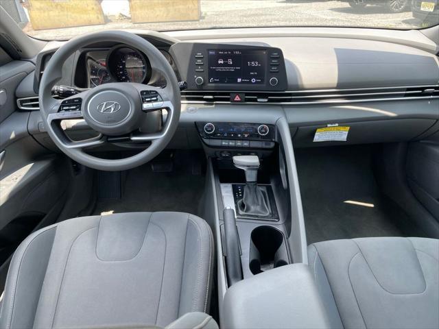 Photo of 2023 Shimmering Silver Hyundai ELANTRA