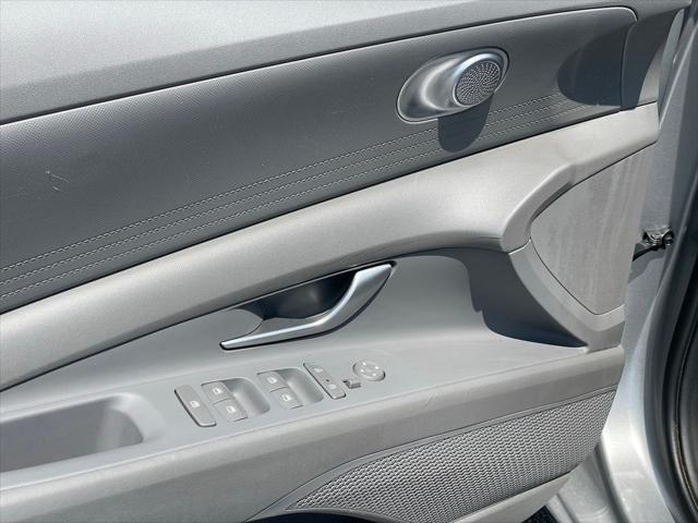 Photo of 2023 Shimmering Silver Hyundai ELANTRA