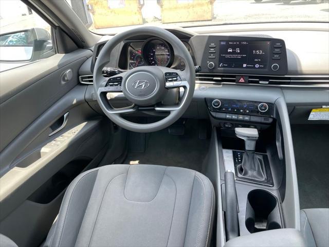 Photo of 2023 Shimmering Silver Hyundai ELANTRA