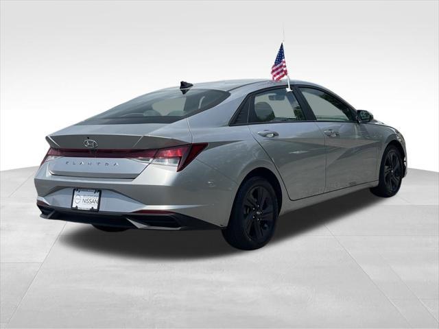 Photo of 2023 Shimmering Silver Hyundai ELANTRA