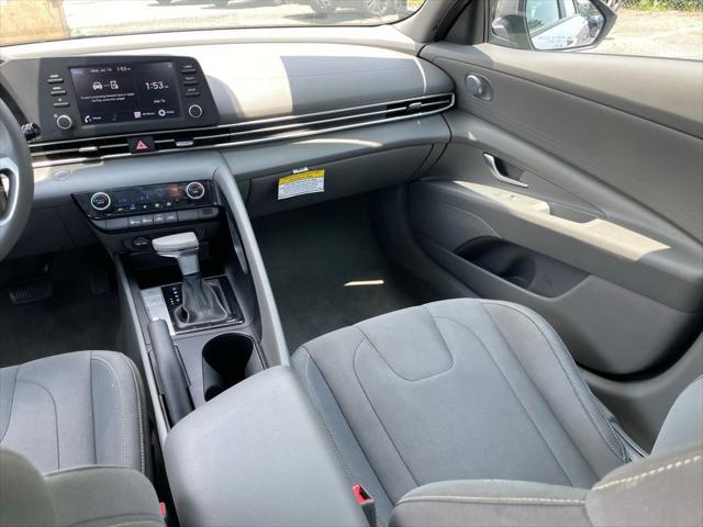 Photo of 2023 Shimmering Silver Hyundai ELANTRA