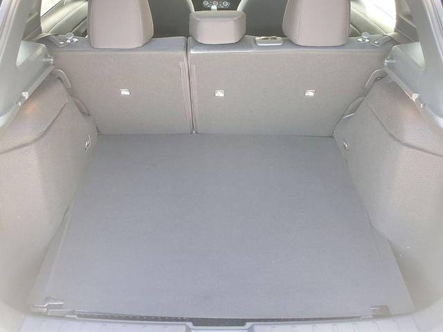 Photo of 2025 White Nissan Kicks