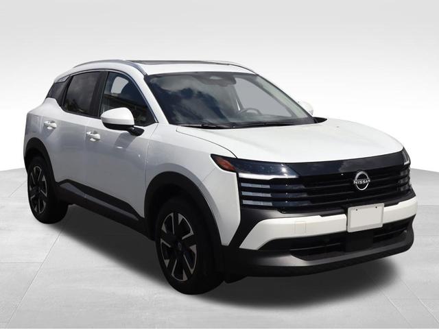 Photo of 2025 White Nissan Kicks