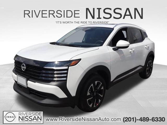 Photo of 2025 White Nissan Kicks