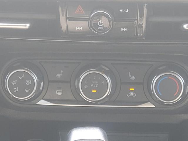Photo of 2025 White Nissan Kicks