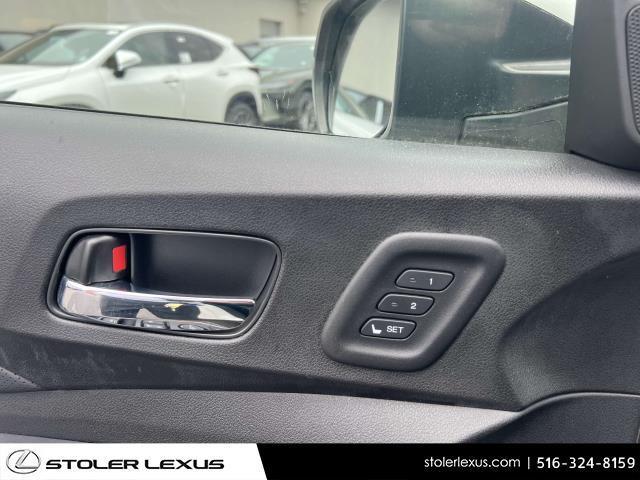 Photo of 2015 White Honda CR-V