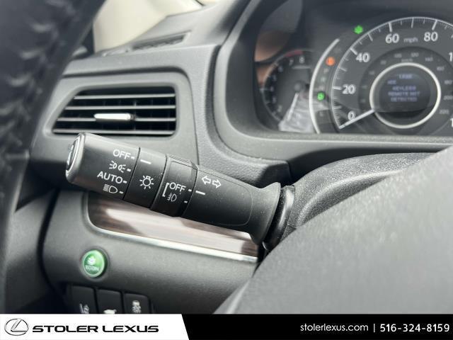 Photo of 2015 White Honda CR-V