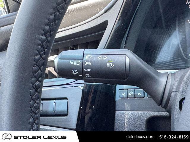 Photo of 2024 01l2 Lexus ES 350