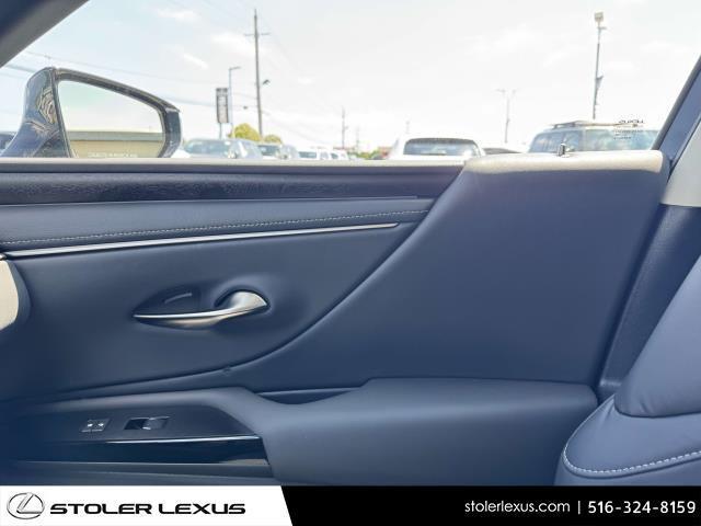 Photo of 2024 01l2 Lexus ES 350