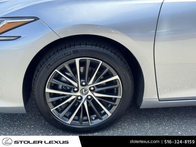 Photo of 2024 01l2 Lexus ES 350