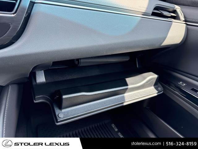 Photo of 2024 01l2 Lexus ES 350