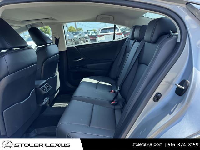 Photo of 2024 01l2 Lexus ES 350