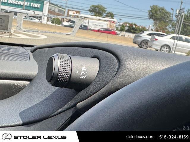 Photo of 2024 01l2 Lexus ES 350