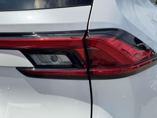 Photo of 2024 Wind Chill Pearl Toyota Grand Highlander
