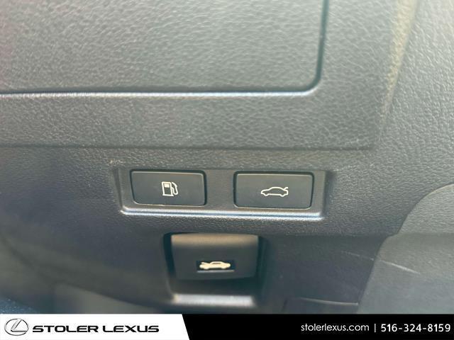Photo of 2023 Eminent White Pearl Lexus ES 350