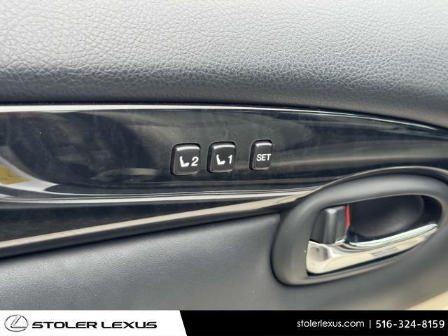 Photo of 2009 Mercury Metallic Lexus SC 430