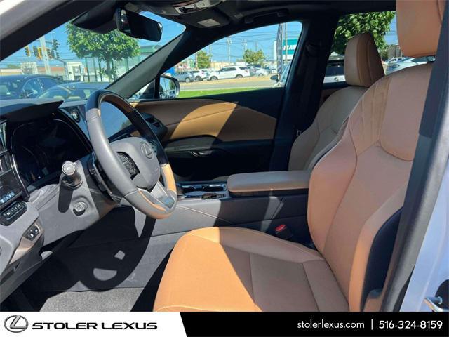 Photo of 2024 Wh Lexus RX 350