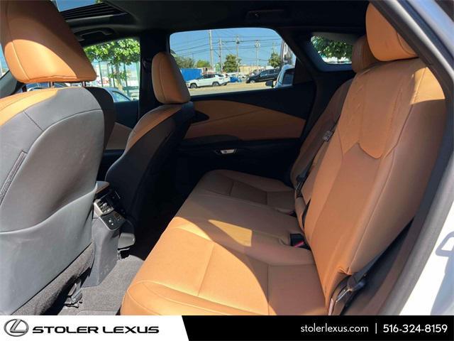 Photo of 2024 Wh Lexus RX 350