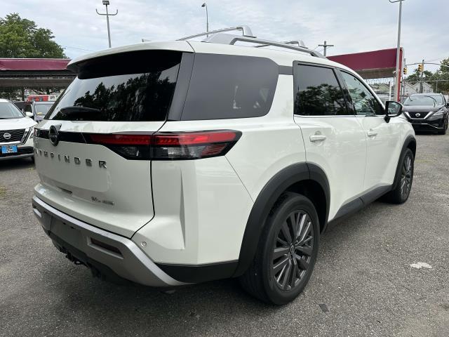 Photo of 2023 White Nissan Pathfinder