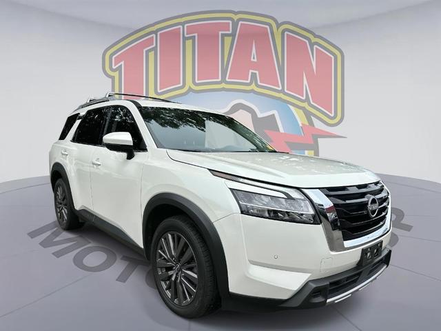 Photo of 2023 White Nissan Pathfinder