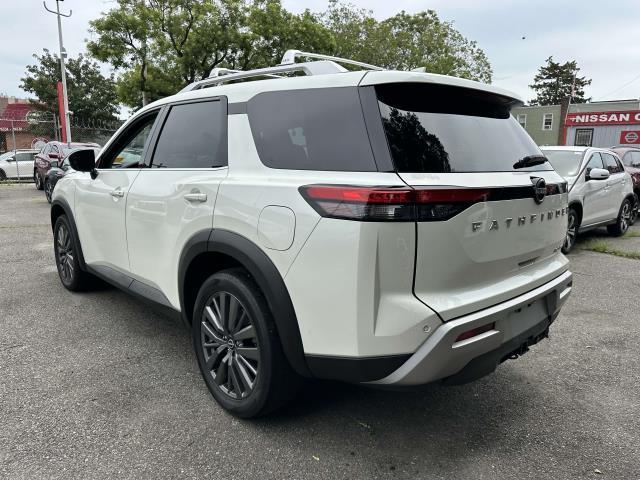 Photo of 2023 White Nissan Pathfinder