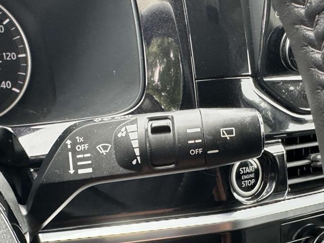 Photo of 2023 White Nissan Pathfinder