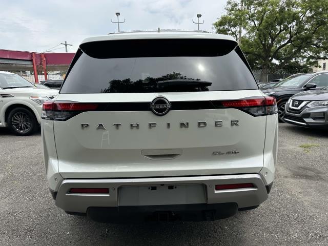 Photo of 2023 White Nissan Pathfinder