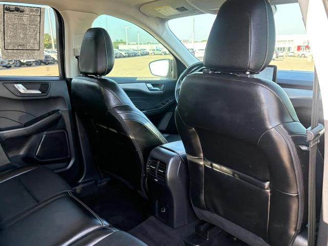 Photo of 2022 Agate Black Metallic Ford Escape