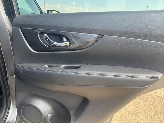 Photo of 2017 Gun Metallic Nissan Rogue