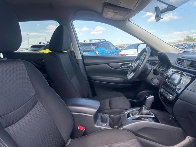Photo of 2017 Gun Metallic Nissan Rogue
