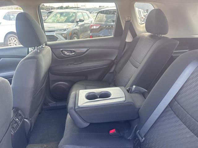 Photo of 2017 Gun Metallic Nissan Rogue