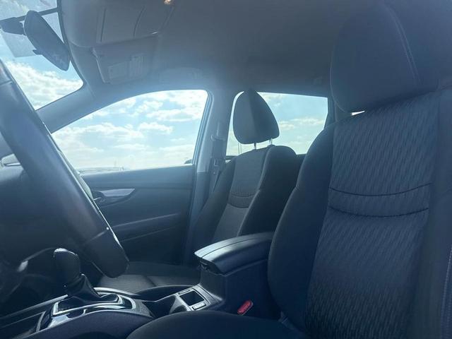 Photo of 2017 Gun Metallic Nissan Rogue