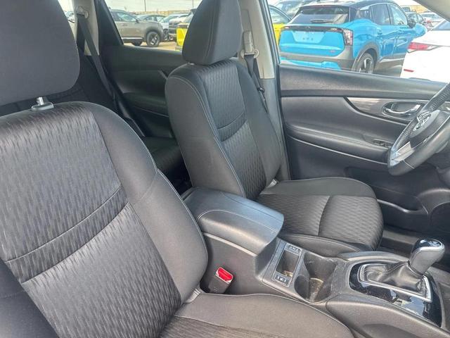 Photo of 2017 Gun Metallic Nissan Rogue