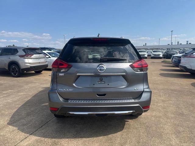 Photo of 2017 Gun Metallic Nissan Rogue