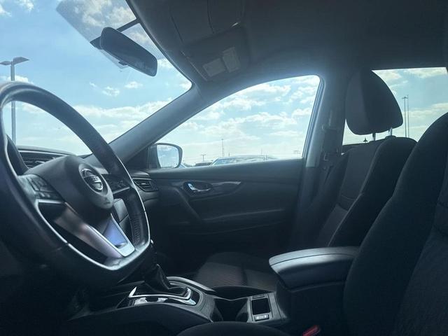 Photo of 2017 Gun Metallic Nissan Rogue