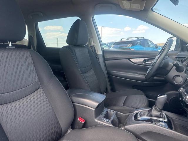 Photo of 2017 Gun Metallic Nissan Rogue