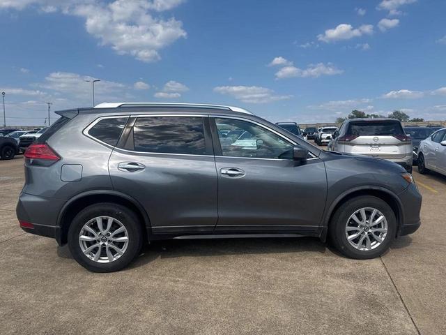 Photo of 2017 Gun Metallic Nissan Rogue
