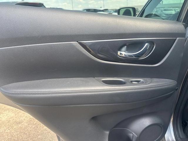 Photo of 2017 Gun Metallic Nissan Rogue