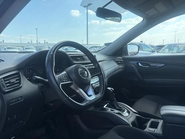 Photo of 2017 Gun Metallic Nissan Rogue