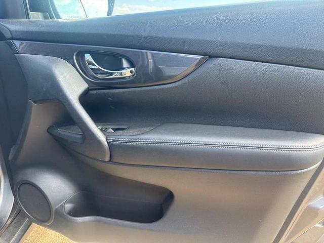 Photo of 2017 Gun Metallic Nissan Rogue