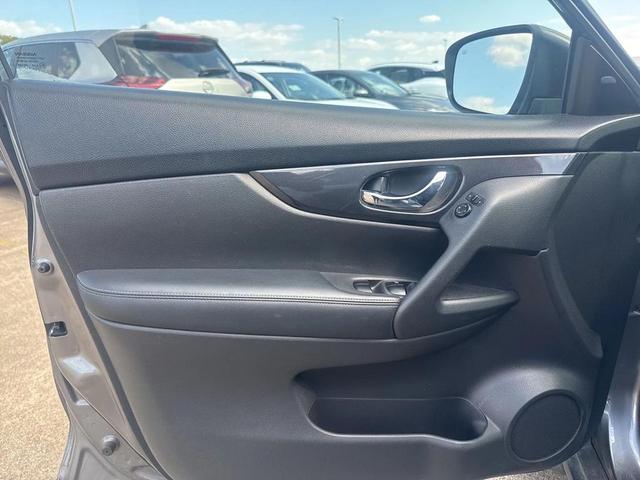 Photo of 2017 Gun Metallic Nissan Rogue