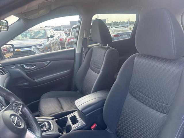 Photo of 2017 Gun Metallic Nissan Rogue