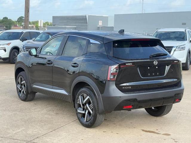 Photo of 2025 KH3 Super Blac Nissan Kicks