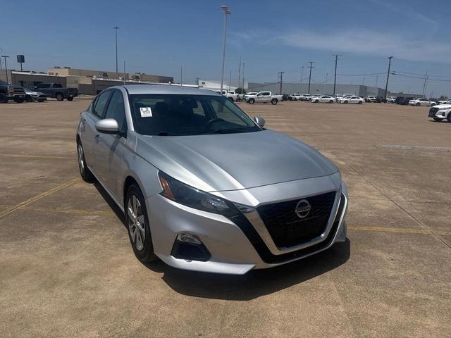 Photo of 2022 Brilliant Silver Metallic Nissan Altima