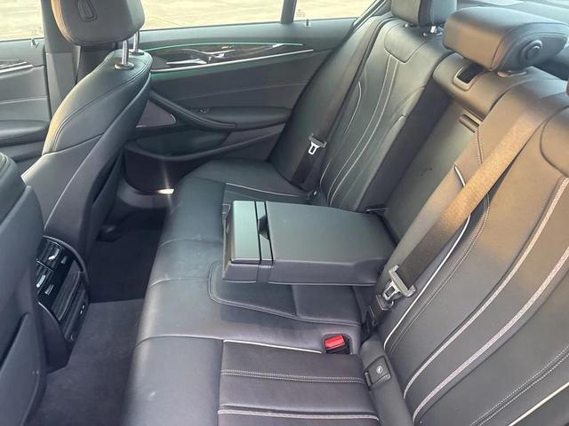 Photo of 2022 Phytonic Blue Metallic BMW 530
