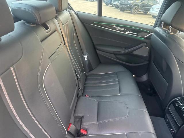 Photo of 2022 Phytonic Blue Metallic BMW 530