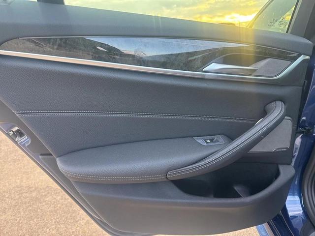 Photo of 2022 Phytonic Blue Metallic BMW 530